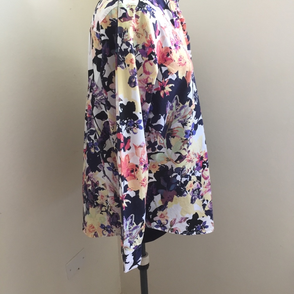 Floral button down blouse - Picture 3 of 8